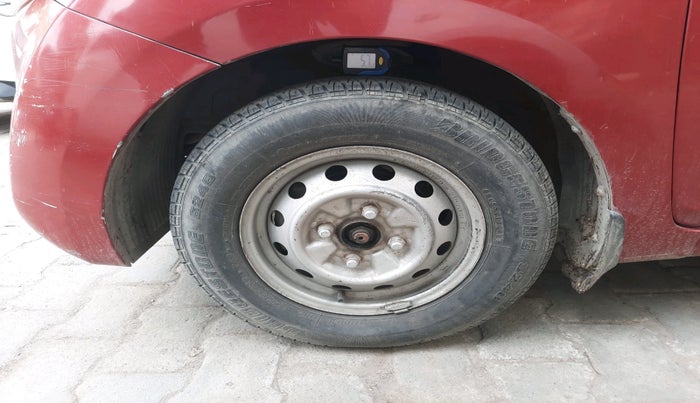 2011 Hyundai Eon D-LITE, Petrol, Manual, 1,43,284 km, tyre