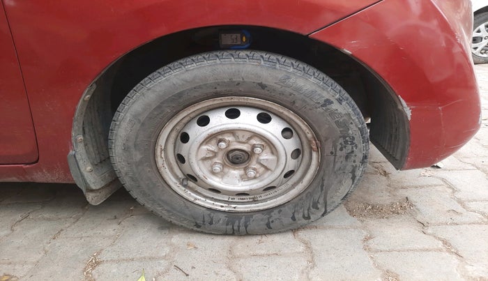 2011 Hyundai Eon D-LITE, Petrol, Manual, 1,43,284 km, tyre