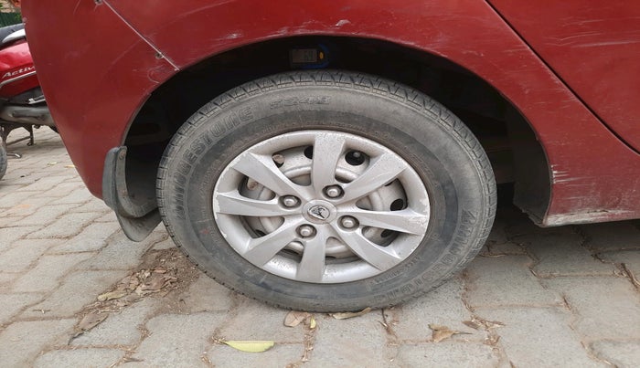 2011 Hyundai Eon D-LITE, Petrol, Manual, 1,43,284 km, tyre