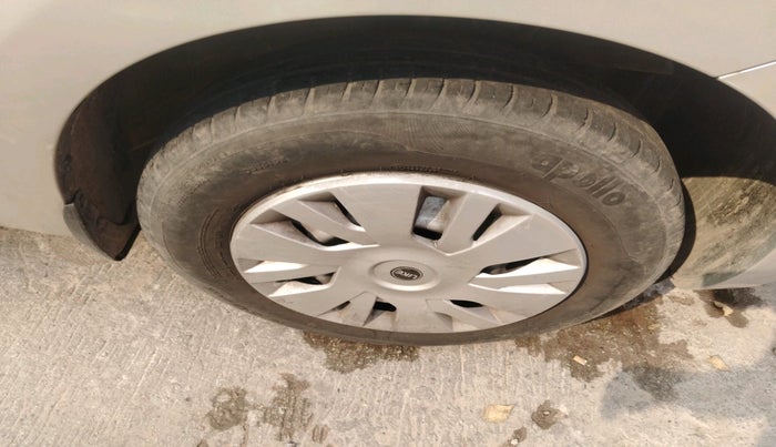 2020 Maruti Swift LXI, CNG, Manual, 59,922 km, tyre