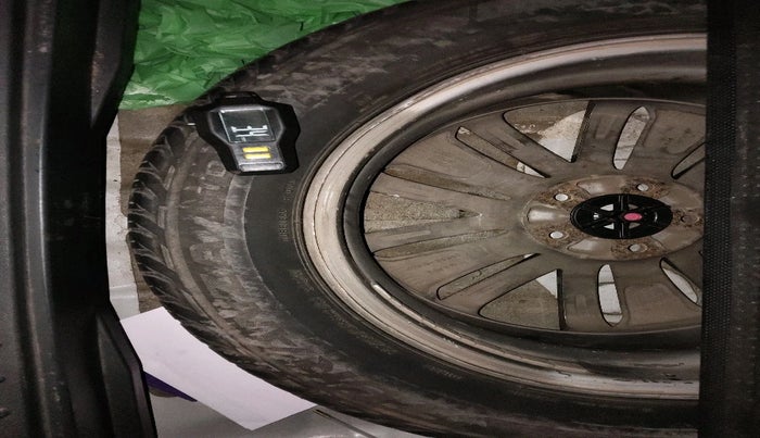 2016 Hyundai Tucson GLS 2WD AT DIESEL, Diesel, Automatic, 1,40,140 km, tyre