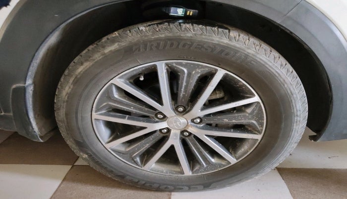 2016 Hyundai Tucson GLS 2WD AT DIESEL, Diesel, Automatic, 1,40,140 km, tyre