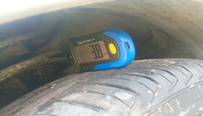 2011 Hyundai i10 MAGNA 1.2, Petrol, Manual, 1,15,904 km, tyre