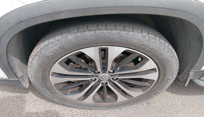 2021 MG HECTOR SHARP HYBRID 1.5 PETROL, Petrol, Manual, 45,420 km, tyre