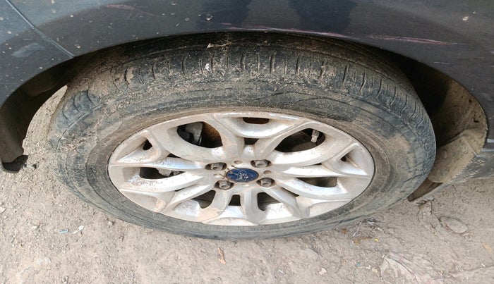 2016 Ford Ecosport TITANIUM 1.5L PETROL AT, Petrol, Automatic, 2,65,786 km, tyre