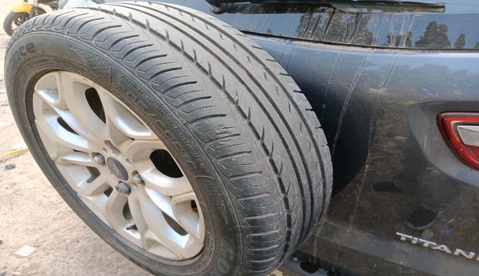 2016 Ford Ecosport TITANIUM 1.5L PETROL AT, Petrol, Automatic, 2,65,786 km, tyre