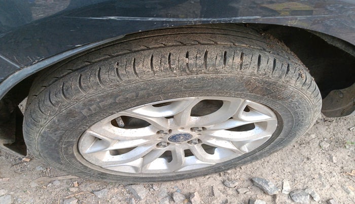 2016 Ford Ecosport TITANIUM 1.5L PETROL AT, Petrol, Automatic, 2,65,786 km, tyre