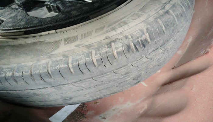 2017 Maruti Vitara Brezza LDI (O), Diesel, Manual, 1,07,797 km, tyre