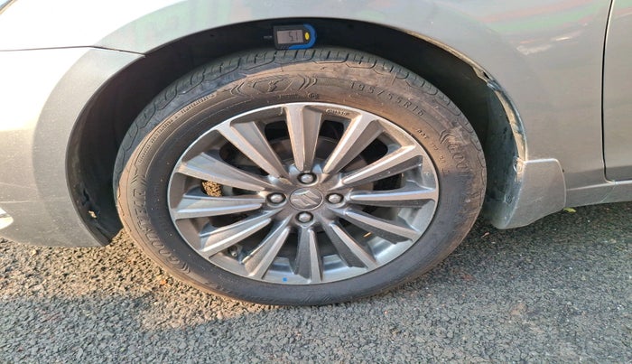 2019 Maruti Ciaz ALPHA  AT 1.5 SHVS PETROL, Petrol, Automatic, 49,377 km, tyre