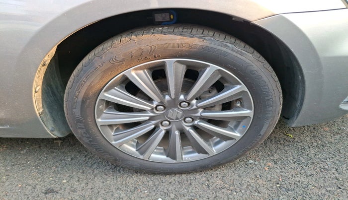 2019 Maruti Ciaz ALPHA  AT 1.5 SHVS PETROL, Petrol, Automatic, 49,377 km, tyre