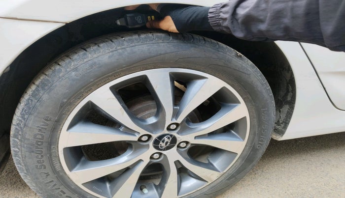 2015 Hyundai Verna FLUIDIC 4S 1.6 VTVT S(O), Petrol, Manual, 67,010 km, tyre