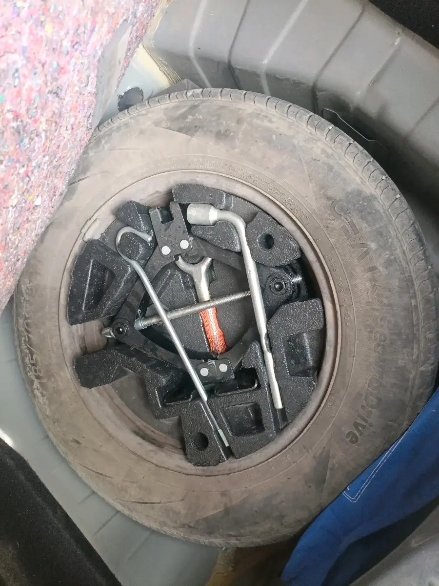 2022 Tata PUNCH PURE MT, Petrol, Manual, 52,101 km, tyre