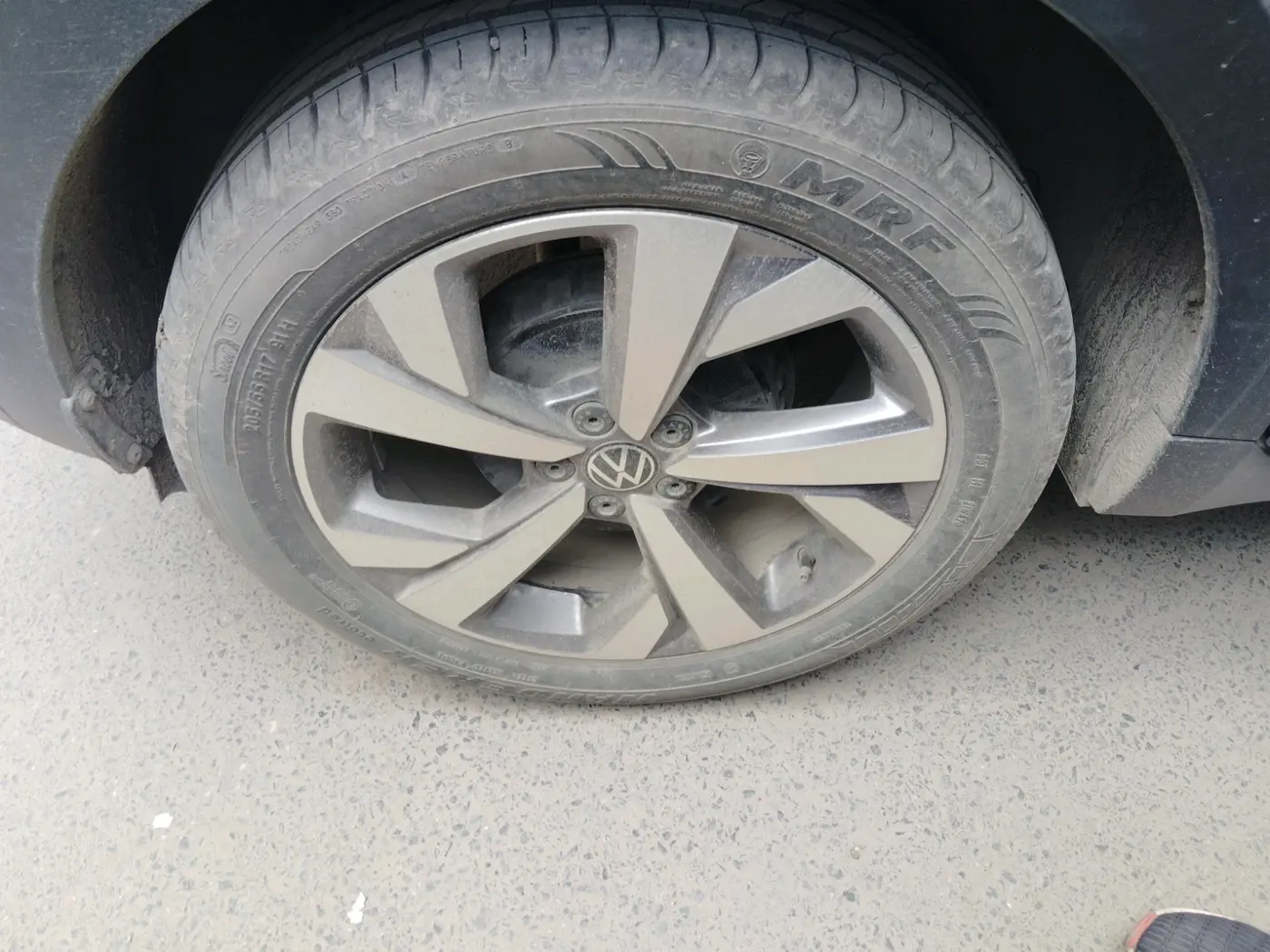 2024 Volkswagen TAIGUN TOPLINE 1.0 TSI AT, Petrol, Automatic, 12,470 km, tyre