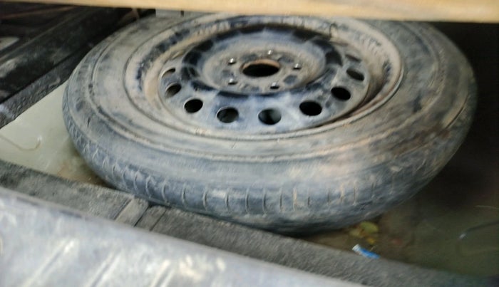 2011 Maruti SX4 VXI, CNG, Manual, 1,07,065 km, tyre