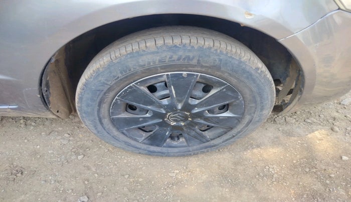 2011 Maruti SX4 VXI, CNG, Manual, 1,07,065 km, tyre