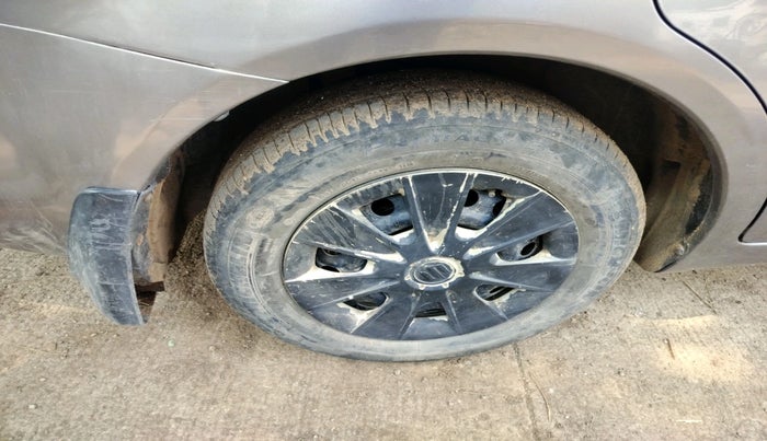 2011 Maruti SX4 VXI, CNG, Manual, 1,07,065 km, tyre