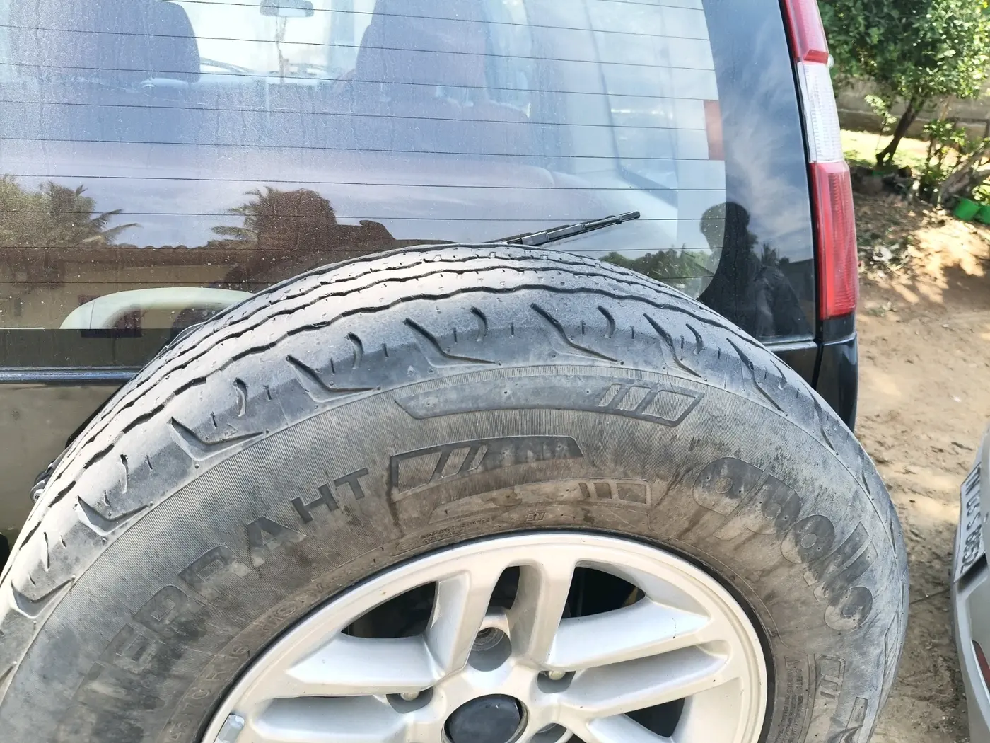 2011 Ford Endeavour 3.0L 4X4 AT, Diesel, Automatic, 71,869 km, tyre
