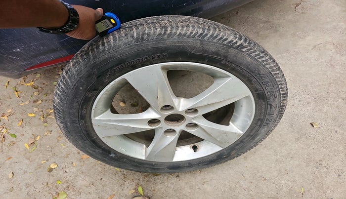 2013 Hyundai New Elantra 1.8 S VTVT, Petrol, Manual, 75,179 km, tyre