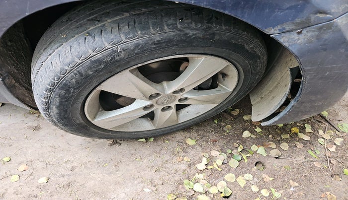 2013 Hyundai New Elantra 1.8 S VTVT, Petrol, Manual, 75,179 km, tyre