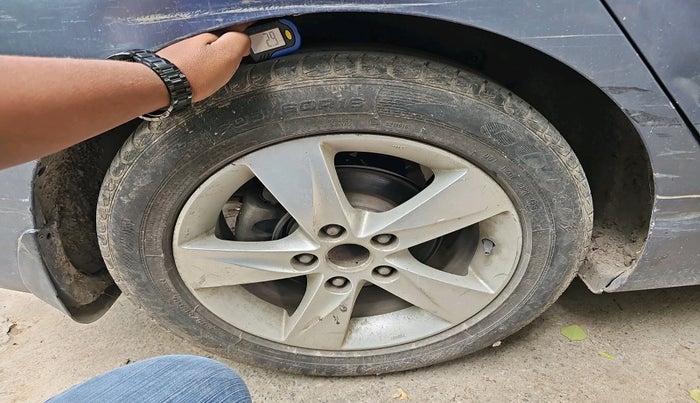 2013 Hyundai New Elantra 1.8 S VTVT, Petrol, Manual, 75,179 km, tyre