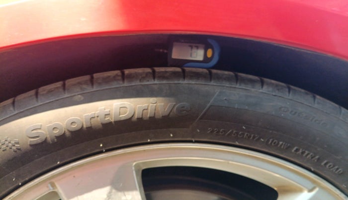 2013 Volvo S60 SUMMUM D5, Diesel, Automatic, 1,06,027 km, tyre