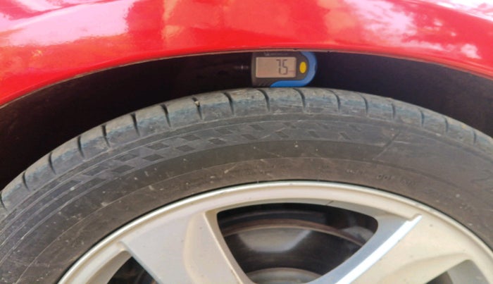 2013 Volvo S60 SUMMUM D5, Diesel, Automatic, 1,06,027 km, tyre