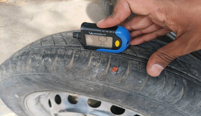 2020 Renault Kwid RXT 1.0 AMT (O), Petrol, Automatic, 35,601 km, tyre