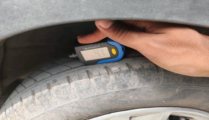 2020 Renault Kwid RXT 1.0 AMT (O), Petrol, Automatic, 35,601 km, tyre