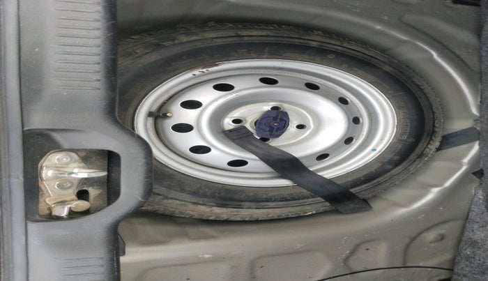 2019 Maruti Swift LXI, Petrol, Manual, 26,435 km, tyre