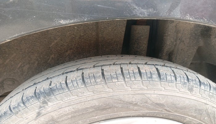 2015 Maruti Swift LXI (O), Petrol, Manual, 78,963 km, tyre