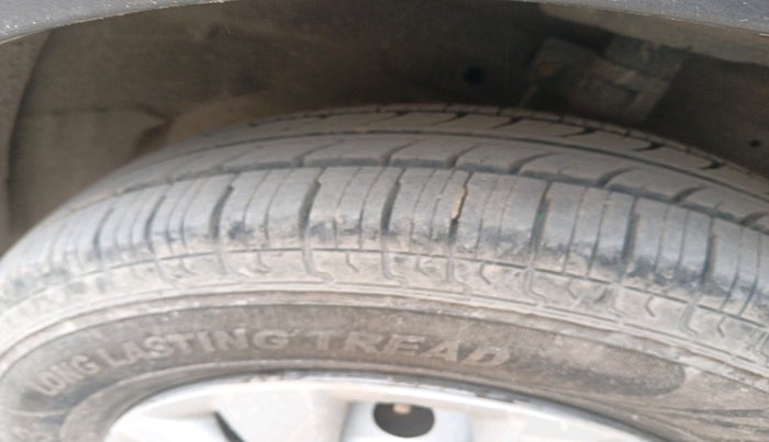 2015 Maruti Swift LXI (O), Petrol, Manual, 78,963 km, tyre