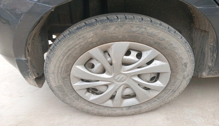 2015 Maruti Swift LXI (O), Petrol, Manual, 78,963 km, tyre