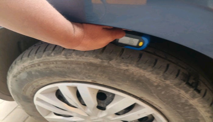 2020 Maruti Dzire VXI, Petrol, Manual, 27,898 km, tyre