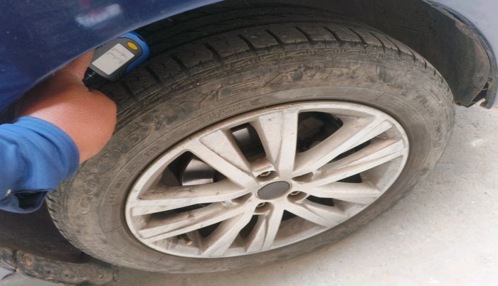 2014 Volkswagen Polo HIGHLINE1.2L, Petrol, Manual, 99,266 km, tyre