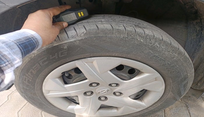 2020 Hyundai VENUE S 1.2, Petrol, Manual, 1,40,254 km, tyre