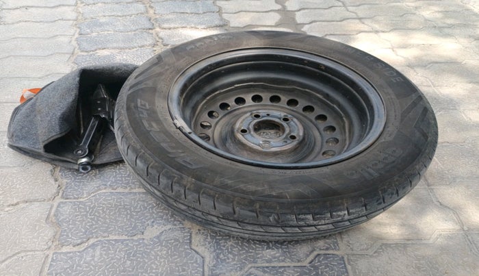 2020 Hyundai VENUE S 1.2, Petrol, Manual, 1,40,254 km, tyre