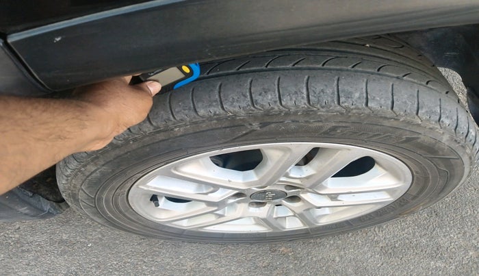 2018 Jeep Compass LIMITED (O) 2.0 DIESEL 4X4, Diesel, Manual, 2,19,214 km, tyre