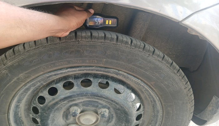 2013 Honda Brio S MT, Petrol, Manual, 93,798 km, tyre