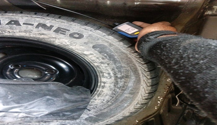 2015 Renault Kwid RXT 0.8, Petrol, Manual, 17,251 km, tyre