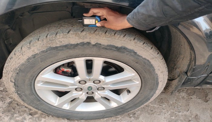 2013 Landrover Freelander 2 SD4 HSE, Diesel, Automatic, 1,76,703 km, tyre