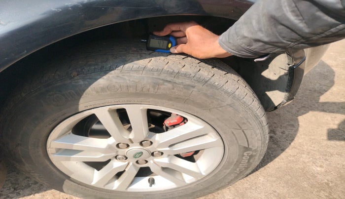 2013 Landrover Freelander 2 SD4 HSE, Diesel, Automatic, 1,76,703 km, tyre