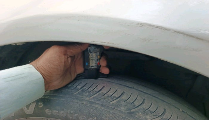 2013 Maruti Swift Dzire ZXI, Petrol, Manual, 1,36,783 km, tyre