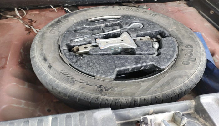 2016 Maruti Vitara Brezza ZDI, Diesel, Manual, 2,83,395 km, tyre