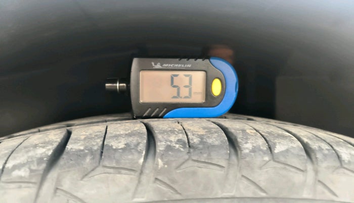 2012 Maruti Ertiga ZDI, Diesel, Manual, 2,04,212 km, tyre