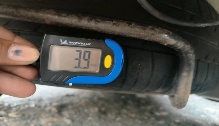 2012 Maruti Ertiga ZDI, Diesel, Manual, 2,04,212 km, tyre