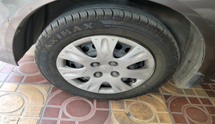 2012 Honda Brio S MT, Petrol, Manual, 1,11,391 km, tyre