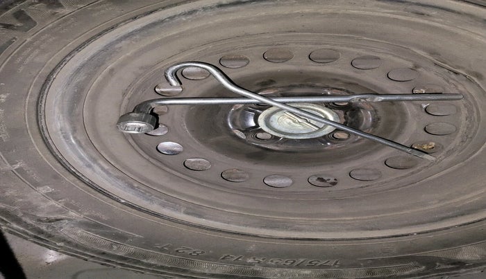 2012 Honda Brio S MT, Petrol, Manual, 1,11,391 km, tyre