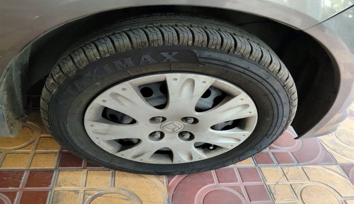 2012 Honda Brio S MT, Petrol, Manual, 1,11,391 km, tyre