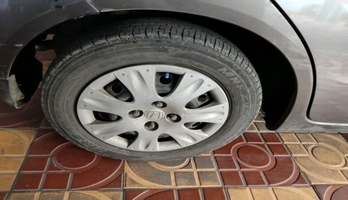 2012 Honda Brio S MT, Petrol, Manual, 1,11,391 km, tyre