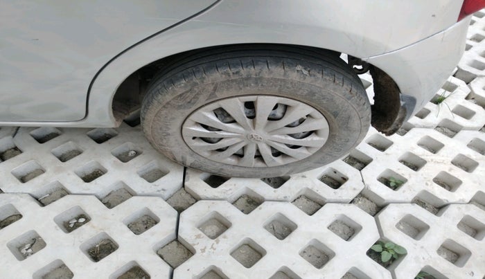 2015 Toyota Etios Liva G, Petrol, Manual, 99,742 km, tyre